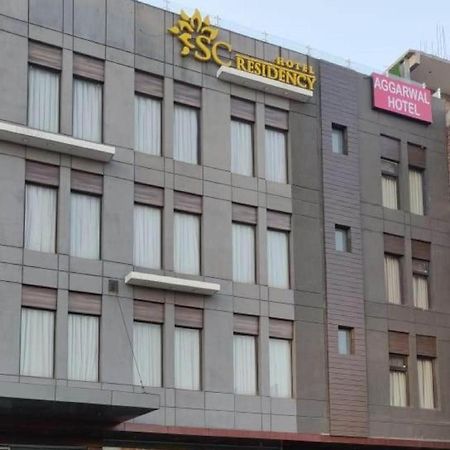 Aggarwal Hotel Zirakpur Exteriör bild