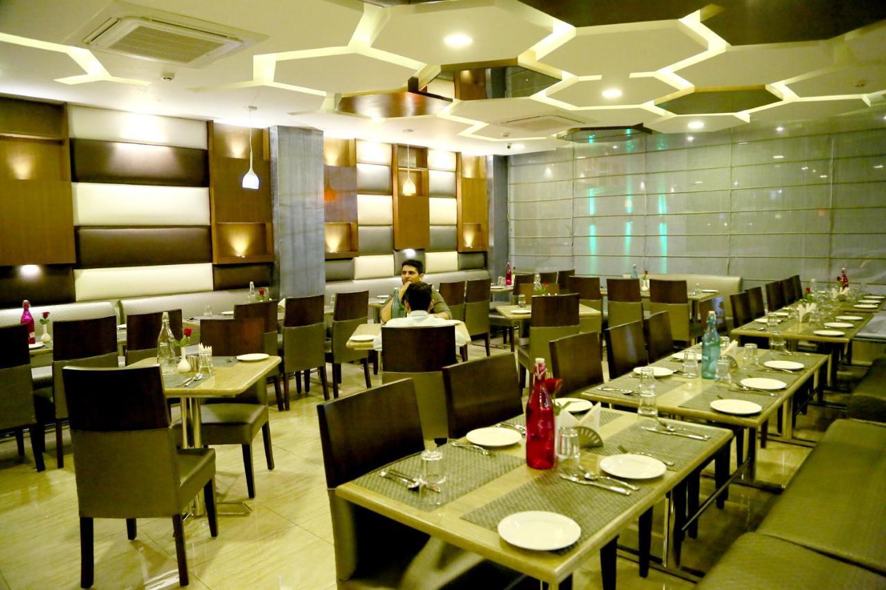 Aggarwal Hotel Zirakpur Exteriör bild