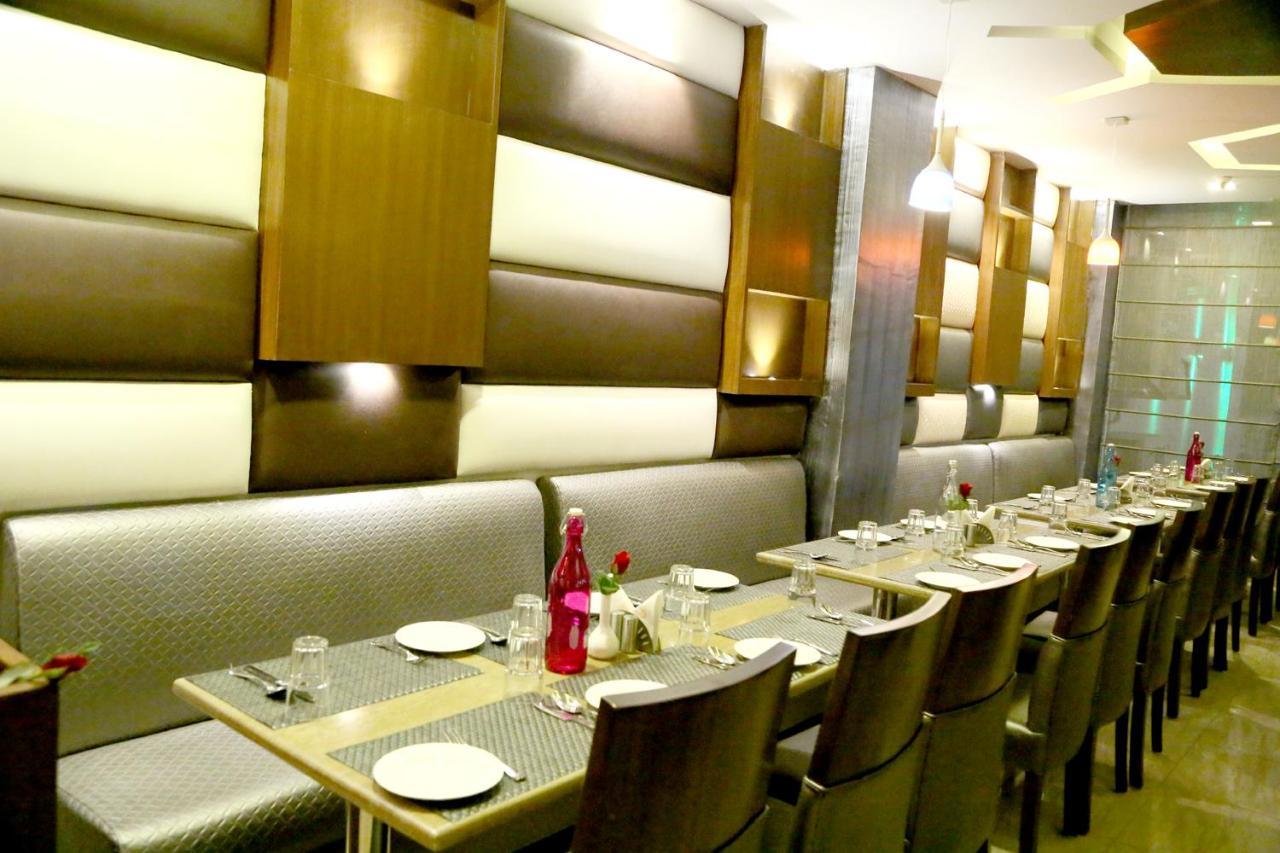 Aggarwal Hotel Zirakpur Exteriör bild