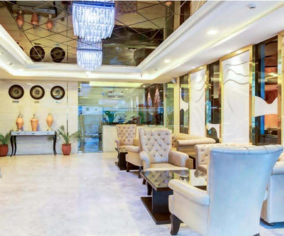 Aggarwal Hotel Zirakpur Exteriör bild