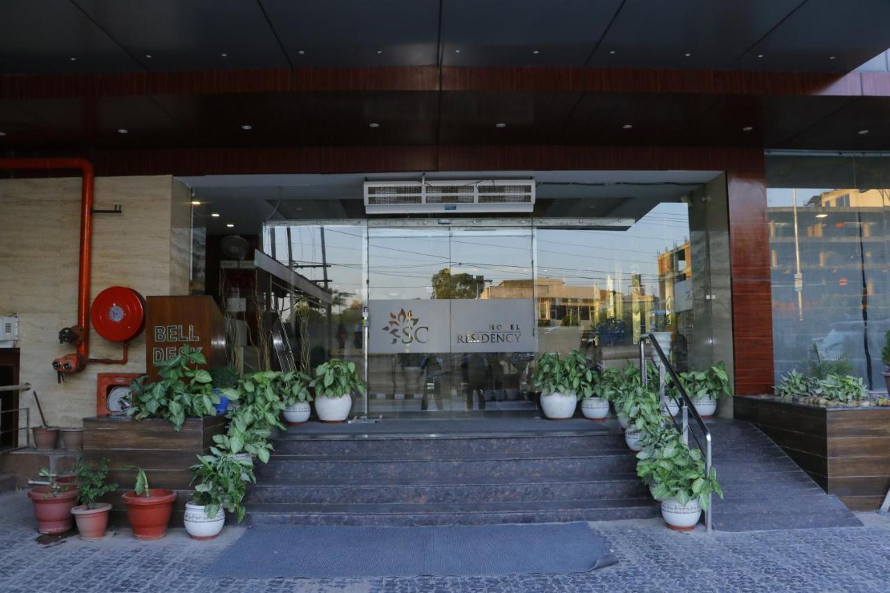 Aggarwal Hotel Zirakpur Exteriör bild