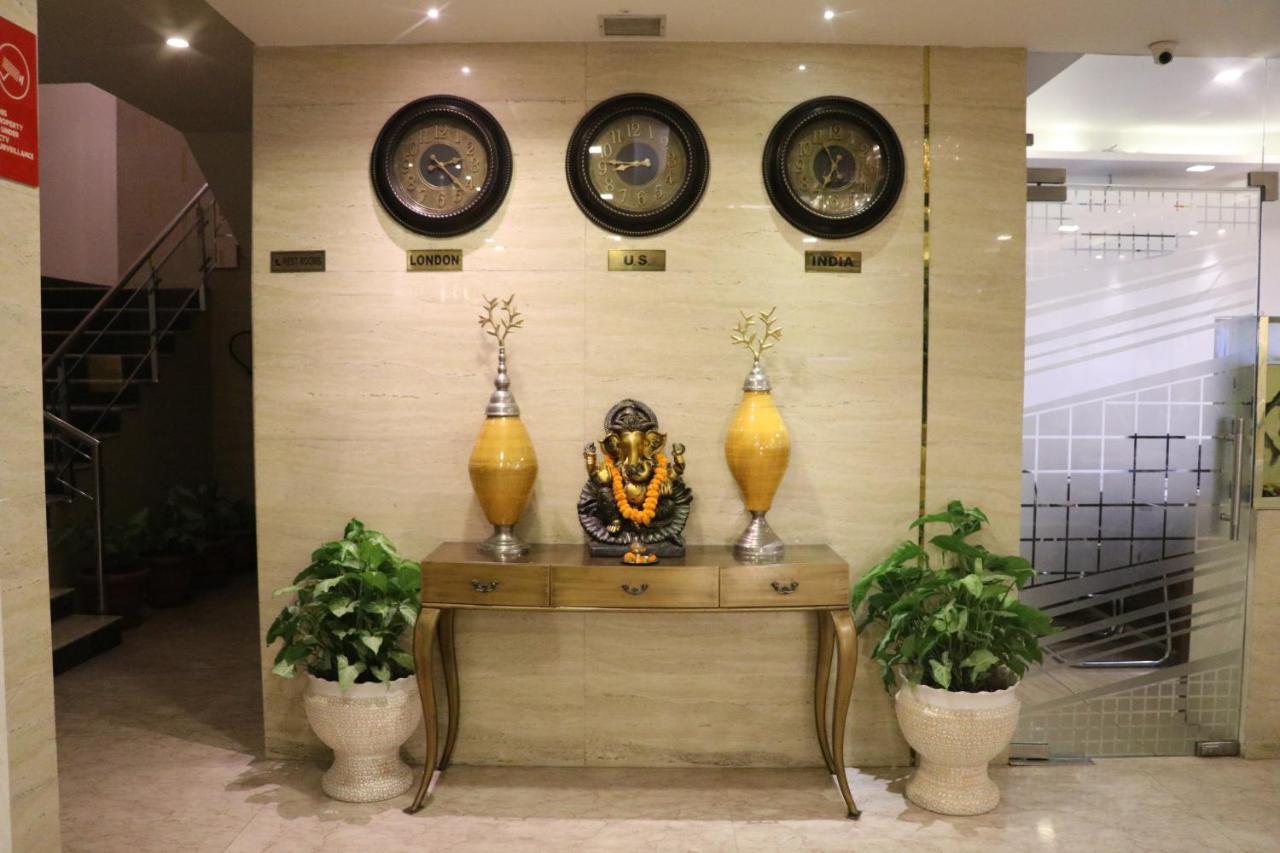 Aggarwal Hotel Zirakpur Exteriör bild