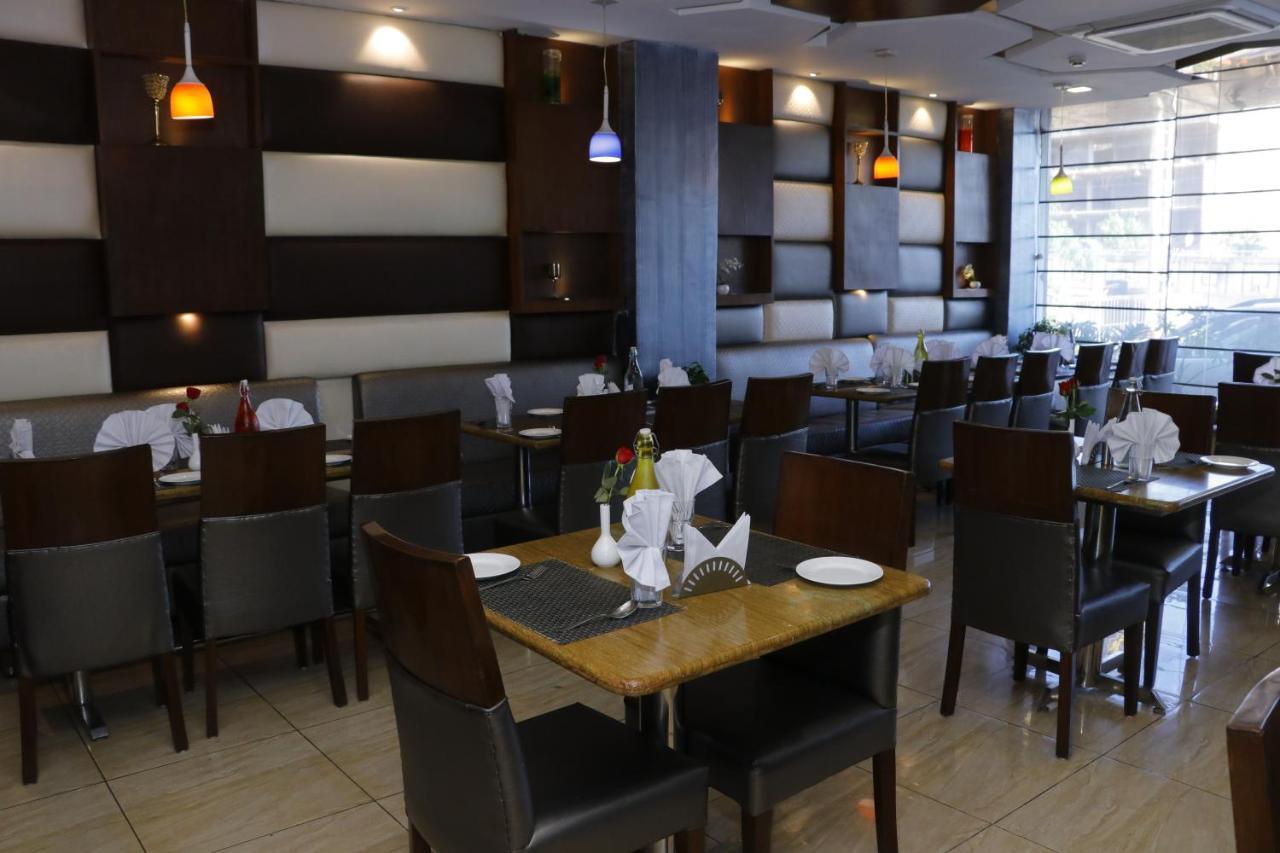 Aggarwal Hotel Zirakpur Exteriör bild