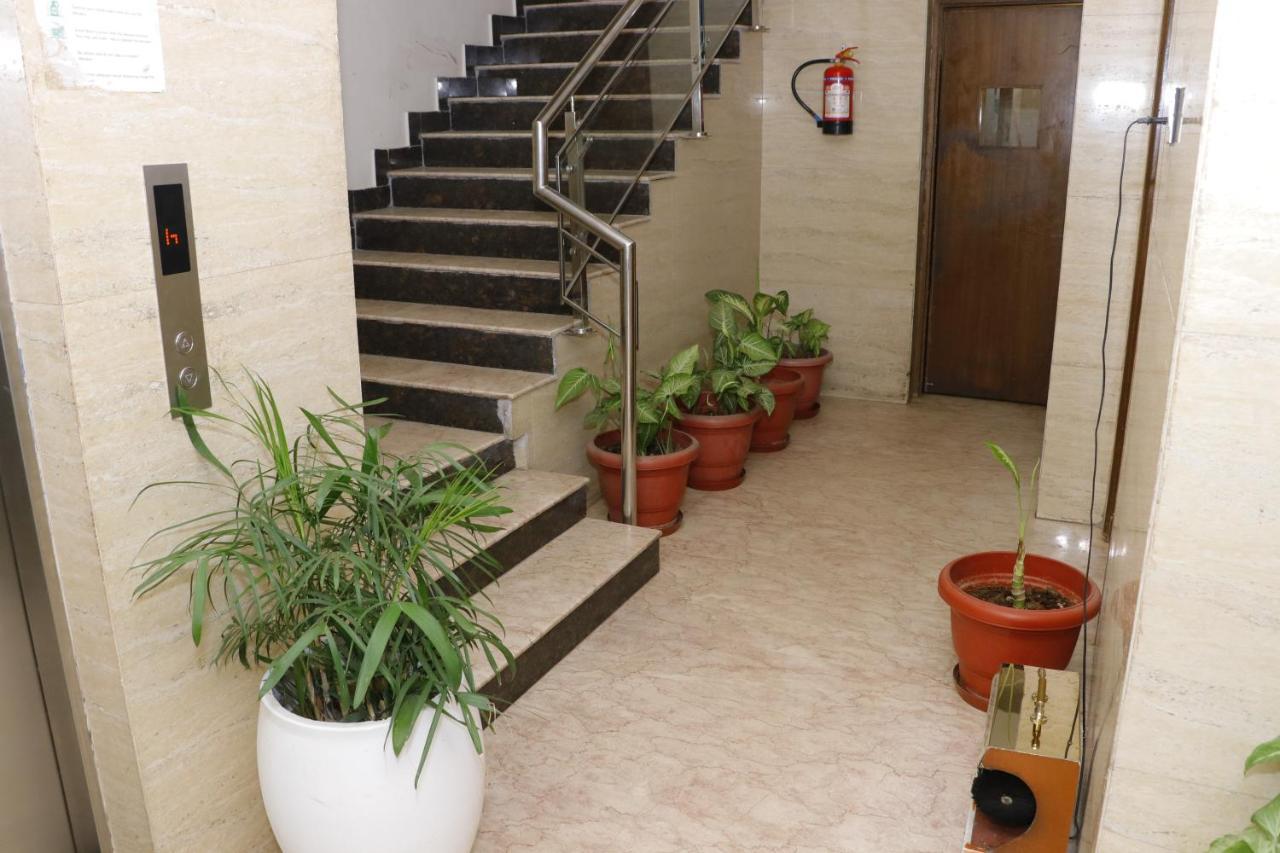 Aggarwal Hotel Zirakpur Exteriör bild