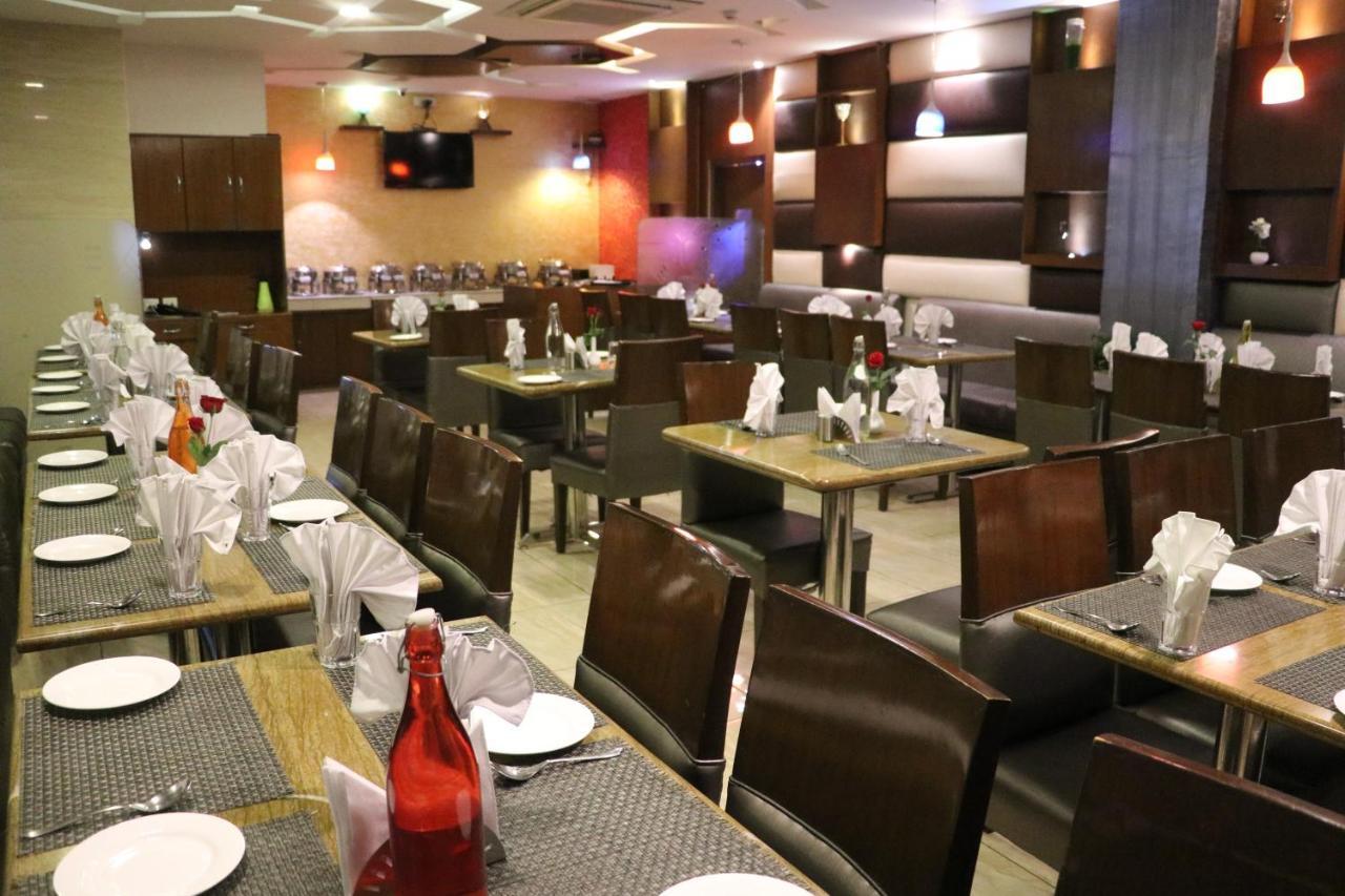 Aggarwal Hotel Zirakpur Exteriör bild