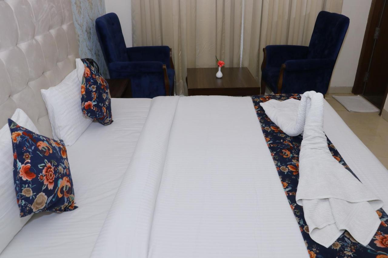 Aggarwal Hotel Zirakpur Exteriör bild