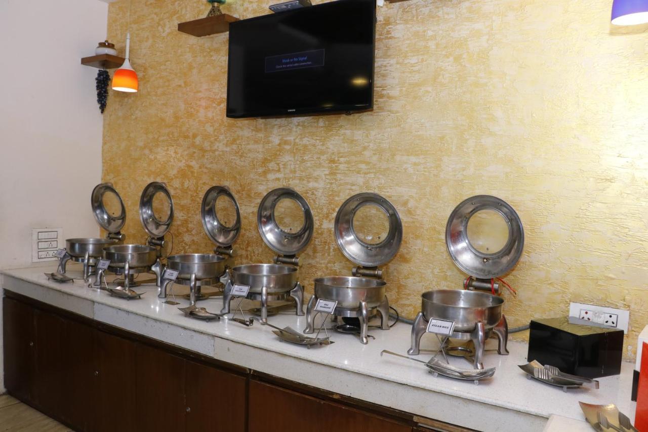 Aggarwal Hotel Zirakpur Exteriör bild