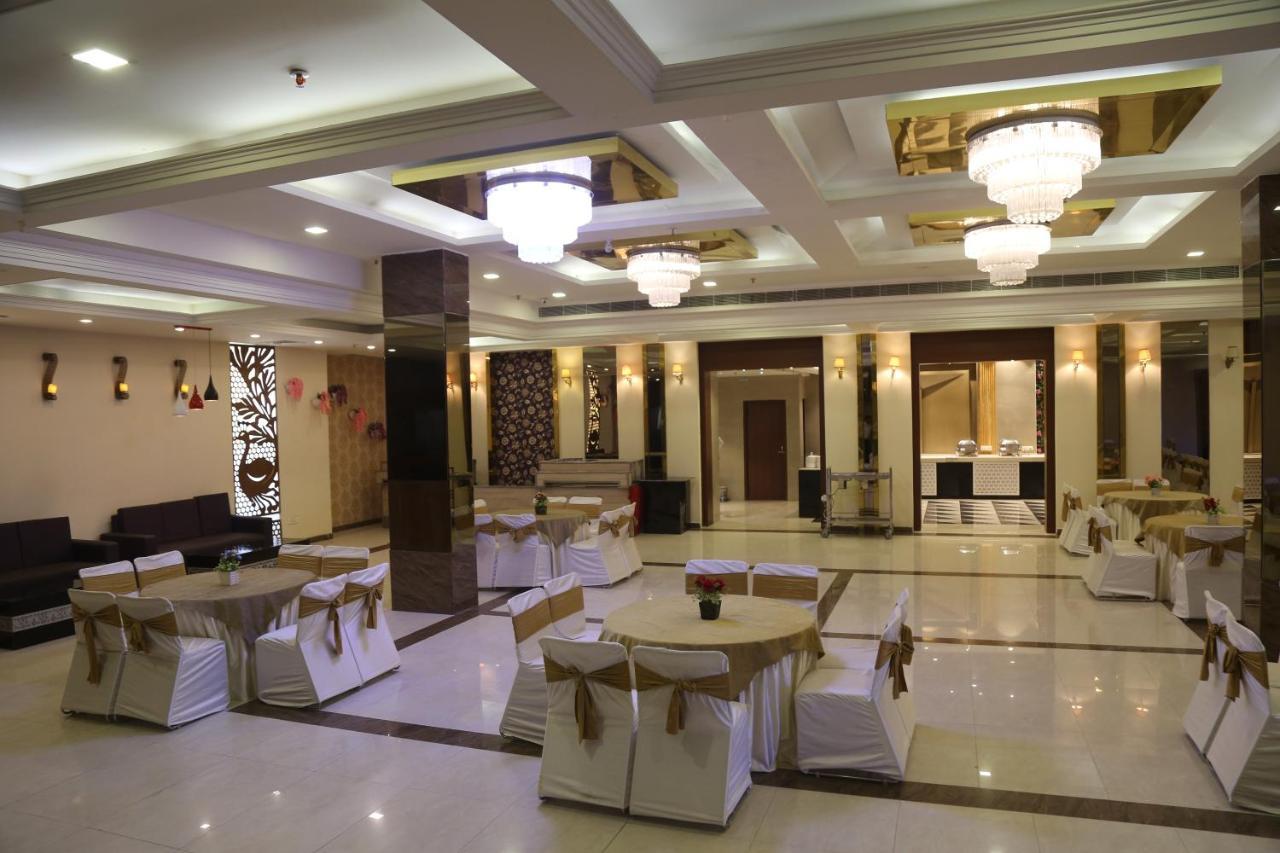 Aggarwal Hotel Zirakpur Exteriör bild